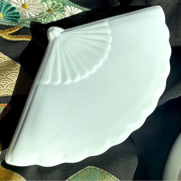 ♥️VINTAGE PAIR CHINOISERIE BONE WHITE FAN TRINKET DISHES GRAND MILLENNIAL DECOR - Picture 11 of 16